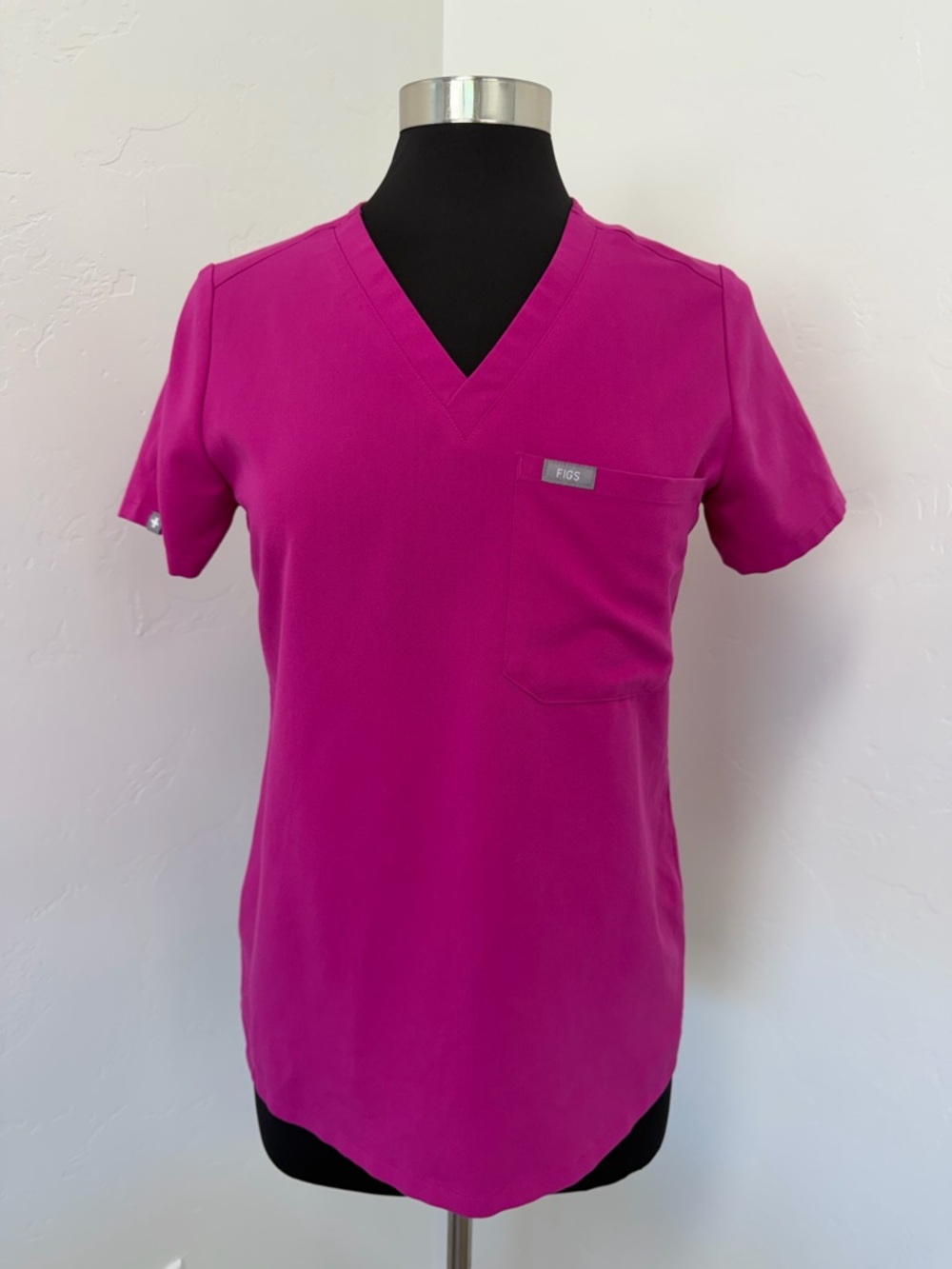 FIGS Catarina One-Pocket Scrub fuschia Short Sleeve Top Size XS PO 2525